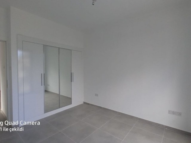 Girne merkezde TİCARI İZİNLİ 2+1 daire şekil  ofisler ve penthouselar.