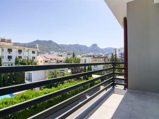 2+1 Luxus-Apartments und penthouse geeignet für Investitionen und Wohnen im Zentrum von Kyrenia. ** 