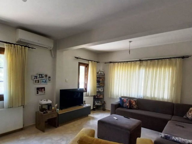 3+2 Classic Bungalow  with very easy access in a decent area of ​​Girne-Lapta