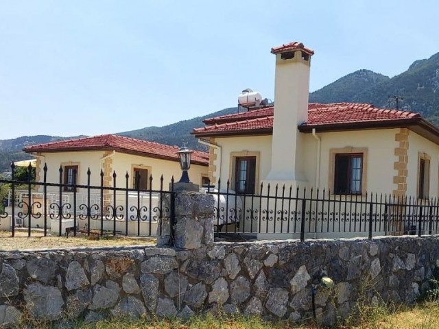 Girne-Lapta  koyun nezih bir bölgede  çok kolay ulaşım da 3+2  klasik   Bungalow.