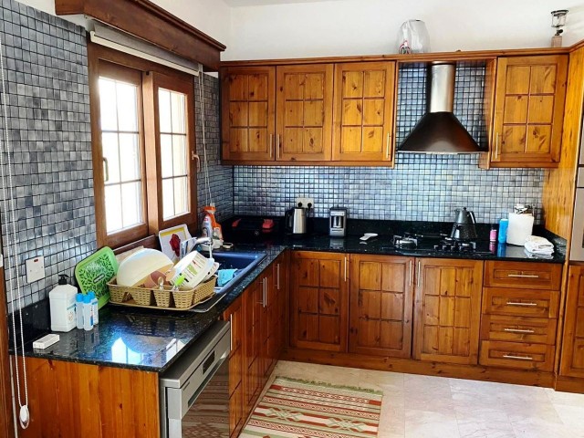 3+2 Classic Bungalow  with very easy access in a decent area of ​​Girne-Lapta