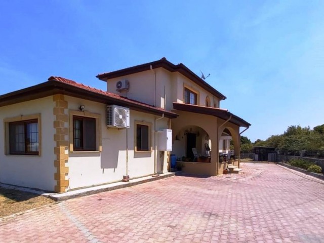 3+2 Classic Bungalow  with very easy access in a decent area of ​​Girne-Lapta