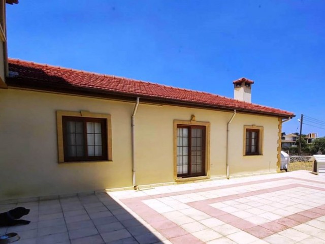 3+2 Classic Bungalow  with very easy access in a decent area of ​​Girne-Lapta