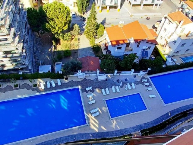 Girne merkezde lüks rezidans da  villa tadına panoramik manzaralı 200 mk  +120 mk balkonlu lüks daire .