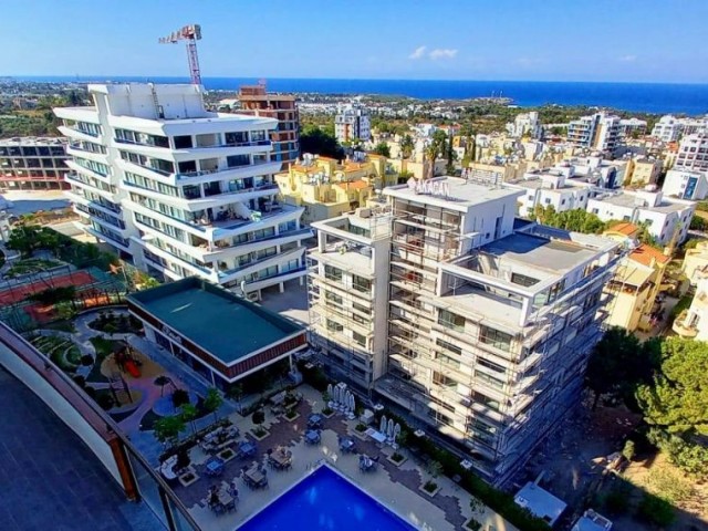 Girne merkezde lüks rezidans da  villa tadına panoramik manzaralı 200 mk  +120 mk balkonlu lüks daire .