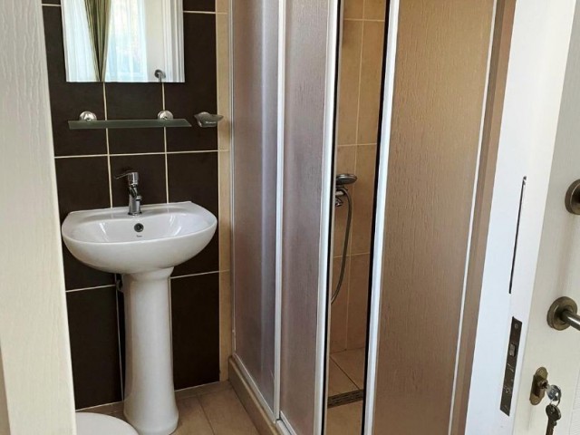 Kyrenia-Ozanköy 3+1 villa mit schönem Garten 3 Dusche WC nur weiße Ware und Vorhänge. **  ** 