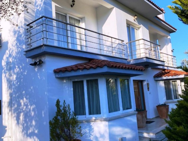 3 + 1 Villa with 3 shower toilets with a beautiful garden in Kyrenia -Ozankoy, only white goods and curtains. **  ** 