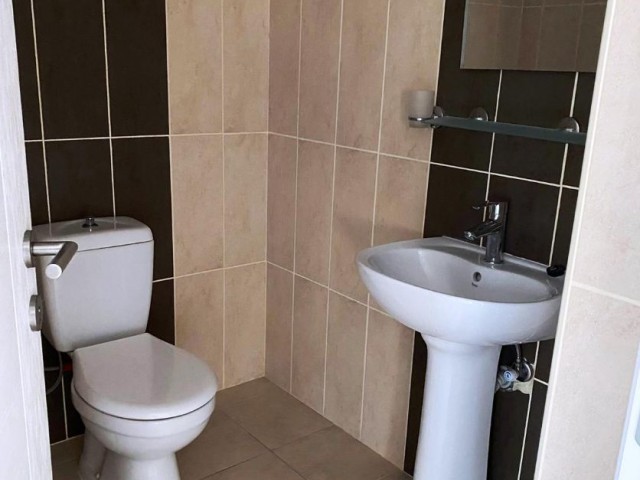 Kyrenia-Ozanköy 3+1 villa mit schönem Garten 3 Dusche WC nur weiße Ware und Vorhänge. **  ** 