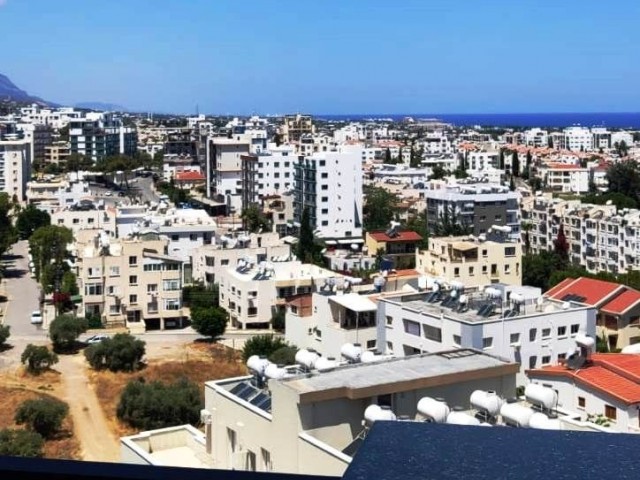 Einzelhaus auf der obersten Etage mit voller Terrasse mit Panoramablick im Zentrum von Kyrenia -2+1 voll möbliertes penthouse. **  ** 