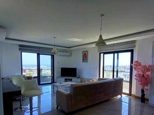 Einzelhaus auf der obersten Etage mit voller Terrasse mit Panoramablick im Zentrum von Kyrenia -2+1 voll möbliertes penthouse. **  ** 