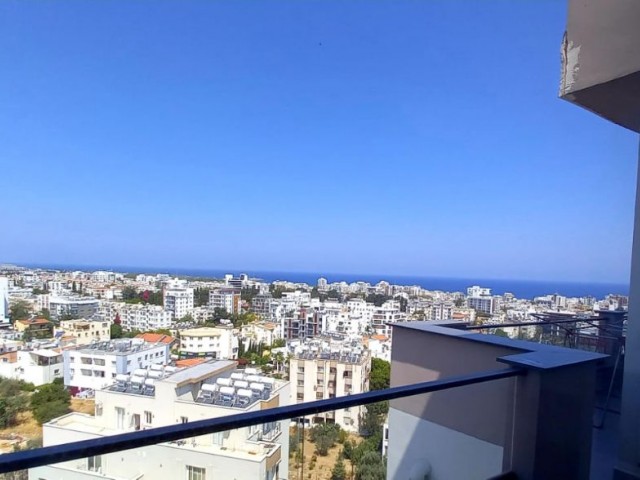 Einzelhaus auf der obersten Etage mit voller Terrasse mit Panoramablick im Zentrum von Kyrenia -2+1 voll möbliertes penthouse. **  ** 