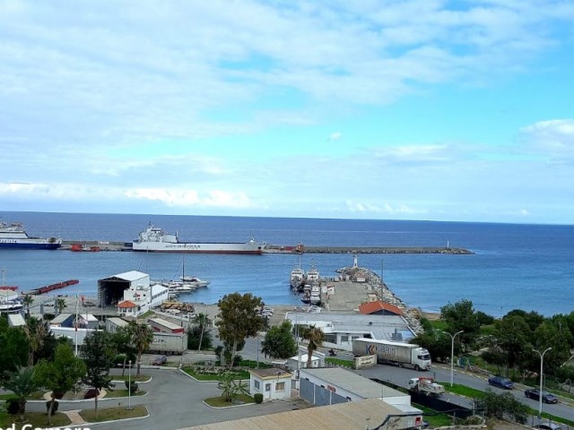 2+1 voll möblierte Wohnung mit Blick auf das Schloss am Fuße des LOrd palace Hotels im Zentrum von Kyrenia. **  ** 