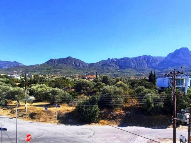 1-Zimmer-Apartments mit Garten und Terrasse mit türkischer Urkunde für Investitionen am Eingang der Kyrenia-Olivenhain-bucht. **  ** 