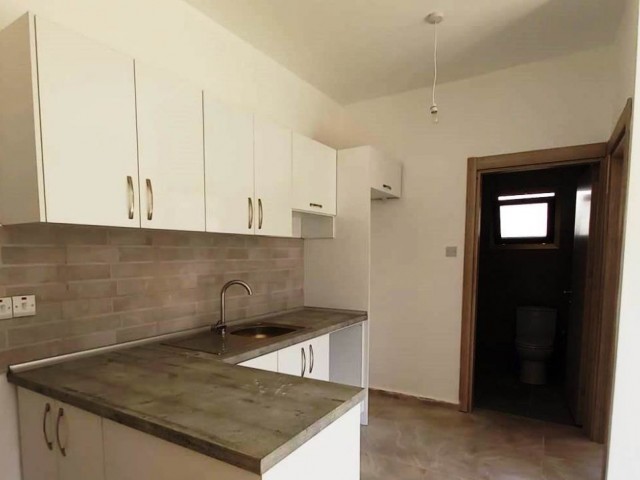 1-Zimmer-Apartments mit Garten und Terrasse mit türkischer Urkunde für Investitionen am Eingang der Kyrenia-Olivenhain-bucht. **  ** 