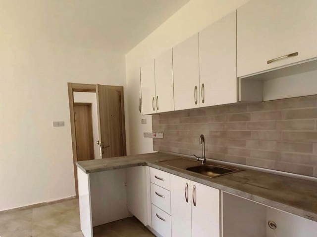 1-Zimmer-Apartments mit Garten und Terrasse mit türkischer Urkunde für Investitionen am Eingang der Kyrenia-Olivenhain-bucht. **  ** 