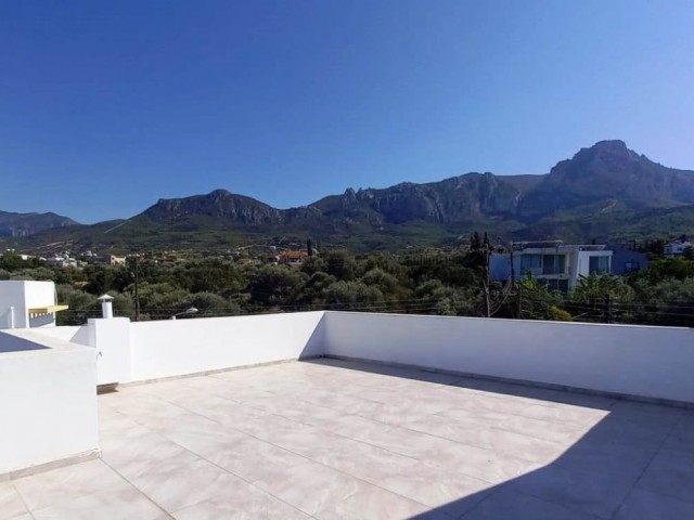 1-Zimmer-Apartments mit Garten und Terrasse mit türkischer Urkunde für Investitionen am Eingang der Kyrenia-Olivenhain-bucht. **  ** 