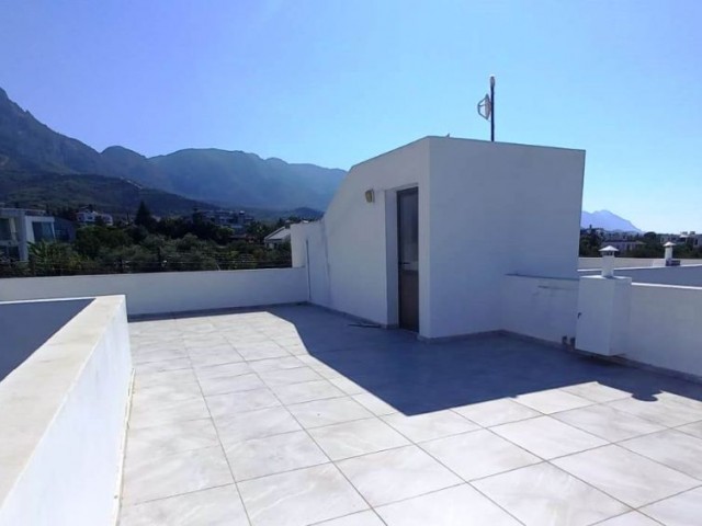 1-Zimmer-Apartments mit Garten und Terrasse mit türkischer Urkunde für Investitionen am Eingang der Kyrenia-Olivenhain-bucht. **  ** 