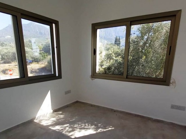 1-Zimmer-Apartments mit Garten und Terrasse mit türkischer Urkunde für Investitionen am Eingang der Kyrenia-Olivenhain-bucht. **  ** 