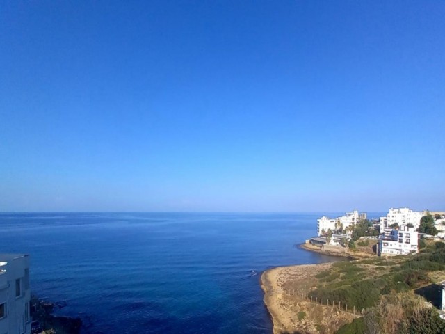 Girne merkezde deniz kenarı 33 odalı butik hotel. Yatırım için  fırsat.