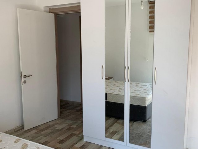 Voll möblierte Luxus-Wohnung mit 2 Schlafzimmern im Zentrum von Kyrenia. ** 