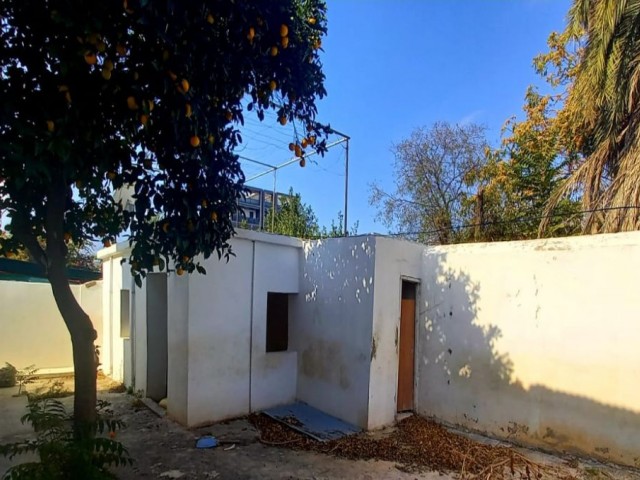 Ein altes ZYPERNHAUS im Herzen von Kyrenia, geeignet für Investitionen und Wohnen.