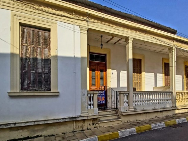 Ein altes ZYPERNHAUS im Herzen von Kyrenia, geeignet für Investitionen und Wohnen.