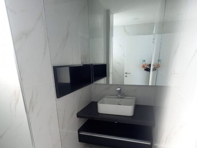 Girne merkezde  180 derece manzaralı 2+1  dübleks   terasli daire./Penthouse/