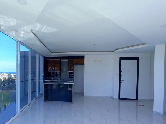 2+1 Duplex-Terrassenwohnung mit 180 Grad Blick im Zentrum von Kyrenia. /Penthouse/