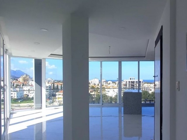 Girne merkezde  180 derece manzaralı 2+1  dübleks   terasli daire./Penthouse/