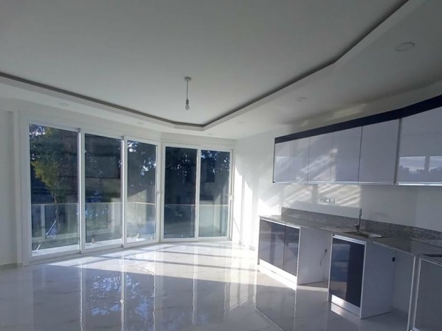 2+1 Duplex-Terrassenwohnung mit 180 Grad Blick im Zentrum von Kyrenia. /Penthouse/