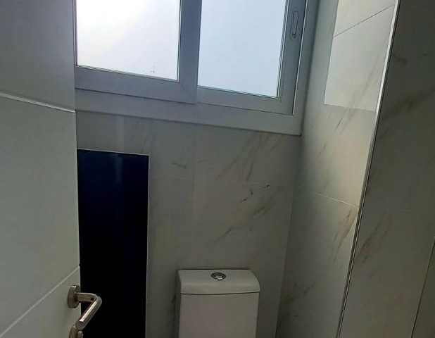 Girne merkezde  180 derece manzaralı 2+1  dübleks   terasli daire./Penthouse/