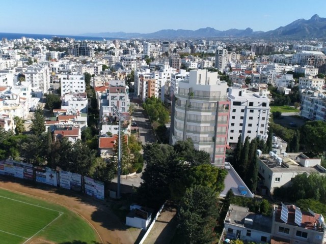 2+1 Duplex-Terrassenwohnung mit 180 Grad Blick im Zentrum von Kyrenia. /Penthouse/