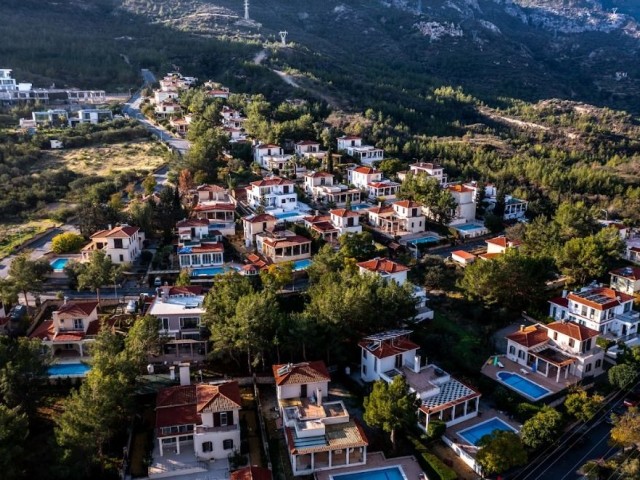 Girne-Çatalkoy -Dağa tarafinda  660 mk Türk tapula konutluk arsa.