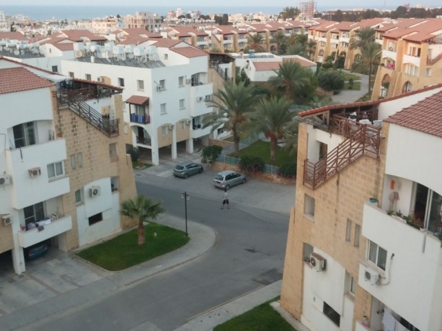 2+1 Wohnung mit Blick in Kyrenia Zentrum Nusmarmarket Bereich