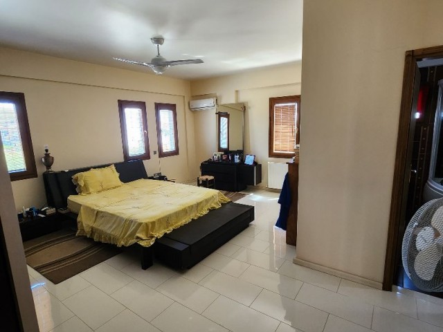 3 floored villa for sale only 2 minutes away from the beach!