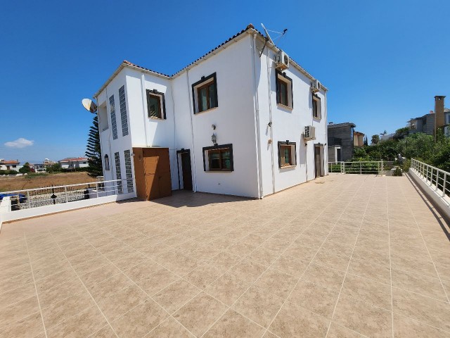 3 floored villa for sale only 2 minutes away from the beach!