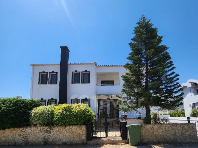 3 floored villa for sale only 2 minutes away from the beach!