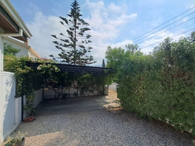 A house close to the main street and the sea in Kyrenia-Çatalkoy, for the price of a 2 single-storey house....Unmissable opportunity!!!!