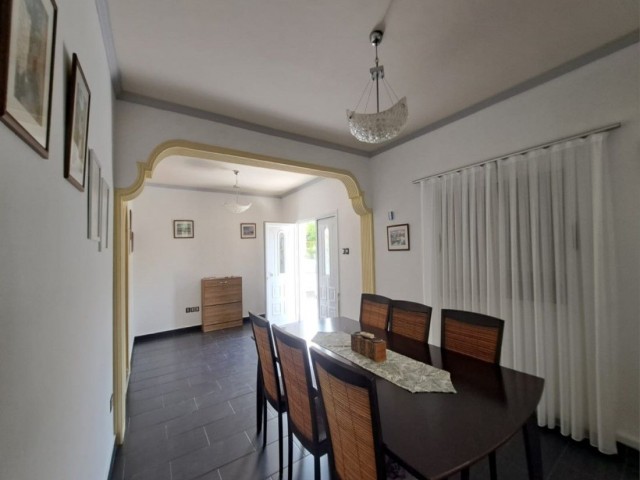 A house close to the main street and the sea in Kyrenia-Çatalkoy, for the price of a 2 single-storey house....Unmissable opportunity!!!!