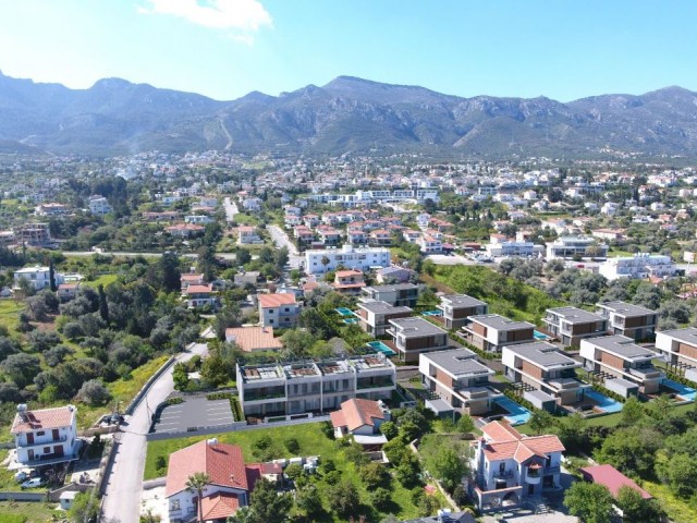 Girnenin en nezih bölgesi Çatalkoyde denize ve  merkeze kolay ulaşımda yapım aşamasında 4+1 Lüks villalar