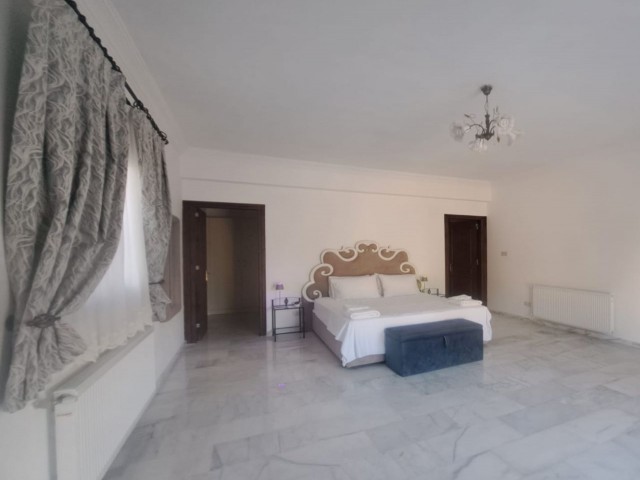Роскошная вилла с 4 спальнями и легким доступом ко всем потребностям в Чаталкой, популярном регионе Кирении.