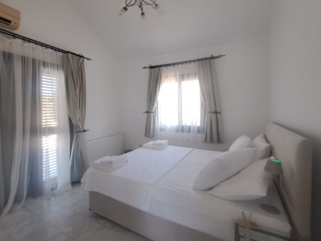 Luxusvilla mit 4 Schlafzimmern und einfachem Zugang zu allen Bedürfnissen in Çatalkoy, der beliebten Region Kyrenia