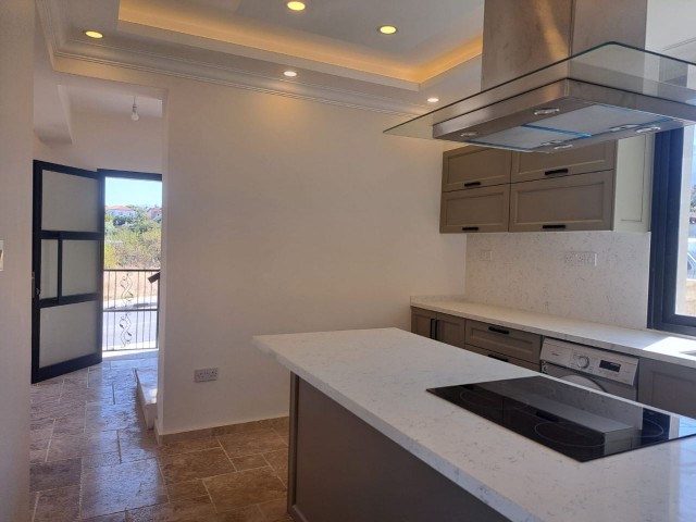 Luxusvilla mit kompletter Elektroausstattung und Terrasse in Kyrenia-Çatalkoy