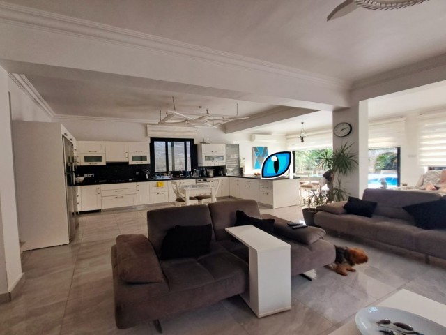 LOCATION!!!!!ESK in Kyrenia - Beautiful spacious Detached house with 4 bedrooms, private pool, 4 bathrooms and toilets, within easy reach of Kyrenia center