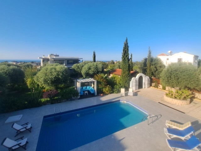 Luxury villa with 5 bedrooms, with the possibility of turning it into a boutique hotel, within easy access to Çatalköy center and the beach, Elite region of Kyrenia