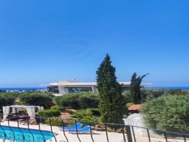 Luxury villa with 5 bedrooms, with the possibility of turning it into a boutique hotel, within easy access to Çatalköy center and the beach, Elite region of Kyrenia