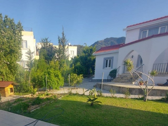 4-bedroom detached house with private pool in the beautiful bay of Kyrenia, Alsancak, with easy access to hotels and beaches.