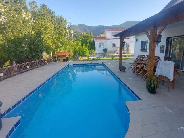 4-bedroom detached house with private pool in the beautiful bay of Kyrenia, Alsancak, with easy access to hotels and beaches.