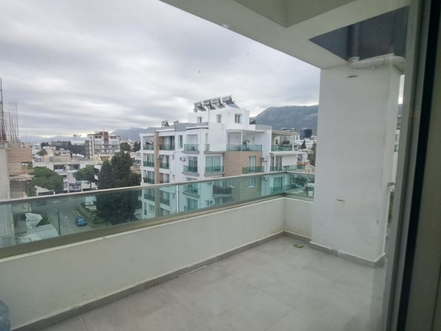 Möblierte Wohnung mit 2 Schlafzimmern im Bereich SAVOY HOTEL-SCHOOLS im Zentrum von Kyrenia.