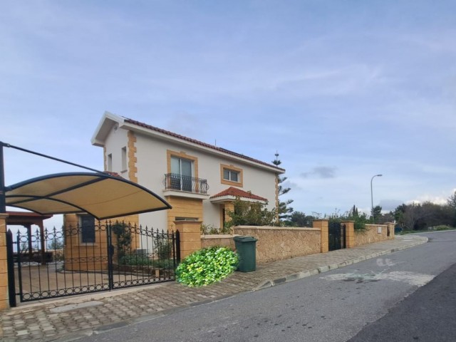 Wunderschöne Villa mit 4 Schlafzimmern und Meerblick auf der Bergseite von Çatalkoy, Elite-Gebiet von Kyrenia